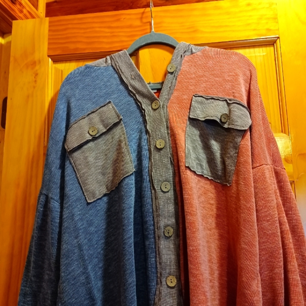HAILEY AND CO BUTTON DOWN SHACKET OR SHIRT. RIBBED, SOFT!! SIZE LARGE